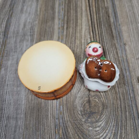 Vintage Salt & Pepper Shaker Clown on Drum Tumbling Occupied Japan - Picture 2 of 3